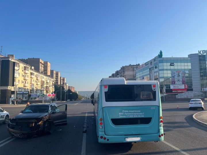 Погиб один, травмировались 13 человек: о самых резонансных ДТП в ЛНР за минувшие выходные