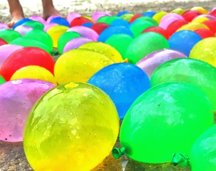 Сбросил шарик с водой: в Геленджике пятилетняя девочка получила травму головы во время игры