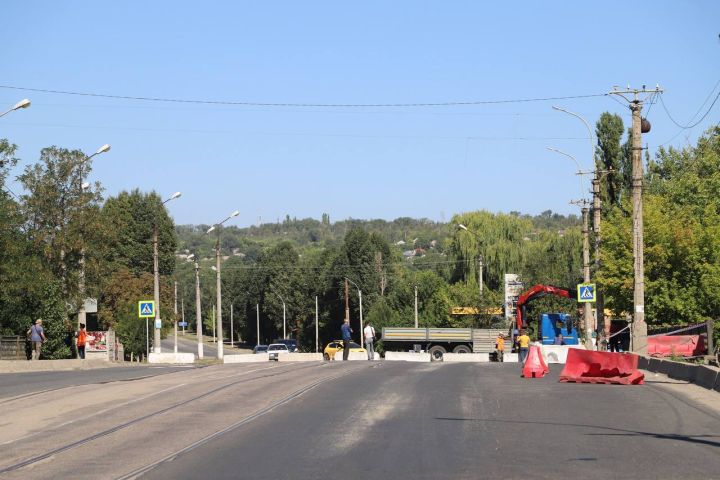 В Луганске перекрыли один из мостов в центре города: всё из-за частичного обрушения