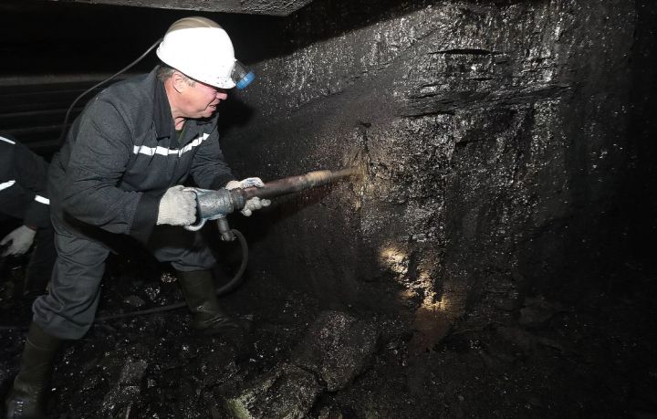 Правительство ЛНР разъяснило, когда шахтёрам погасят задолженность по зарплате за апрель–июль