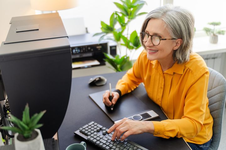 Выгодно ли трудиться в старости? Названа разница в пенсиях работающих и незанятых в России