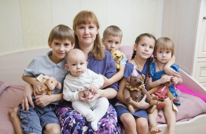 Какие пенсионные льготы положены многодетным мамам в ЛНР – разъясняет Соцфонд