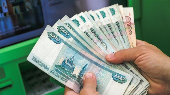 Впервые вернули, а не украли: в ЛНР правоохранители отдали пенсионерке похищенные мошенниками деньги