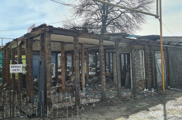 Старая контора свердловского рынка попала под демонтаж