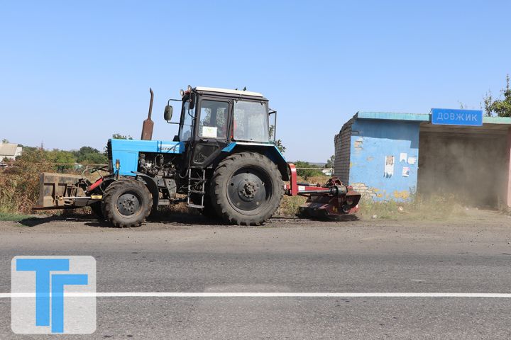 Замечено: в Свердловске на обочинах стало меньше травы