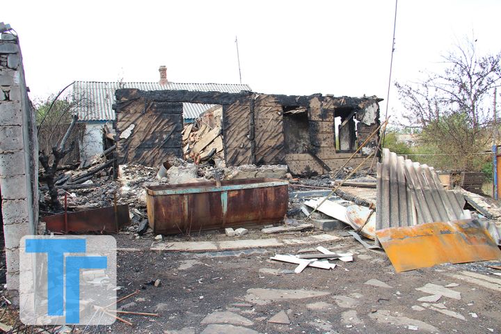 Сгорел мусор, а с ним и дом: как огонь забирает жильё у свердловчан