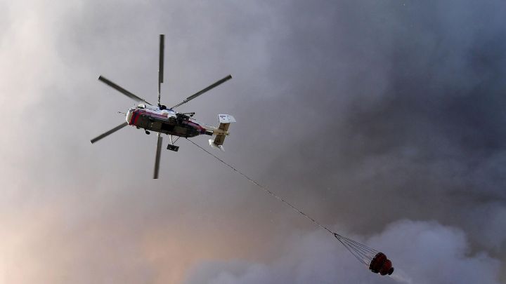 Наземные спасатели уже не справляются: пожары в ЛНР начали тушить при помощи авиации