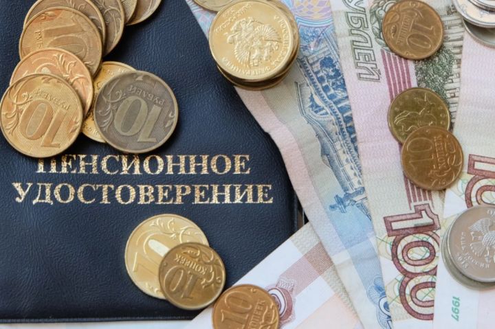 Госдума предложила выплачивать гражданам 13-ю пенсию из-за роста цен