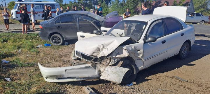 Выпил, сел за руль и покалечил людей: в ЛНР пьяный водитель протаранил два авто и мопед