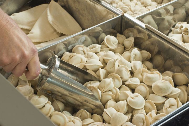 Опасны для жизни: в покупных пельменях всё чаще встречаются кишечная палочка и сальмонеллы