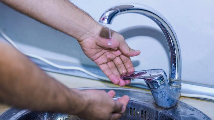 Новый месяц в ЛНР начался с отключения воды у многих абонентов (список адресов)