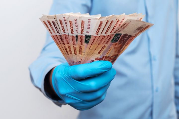 Некоторым медикам ЛНР в два раза повысили размер выплат