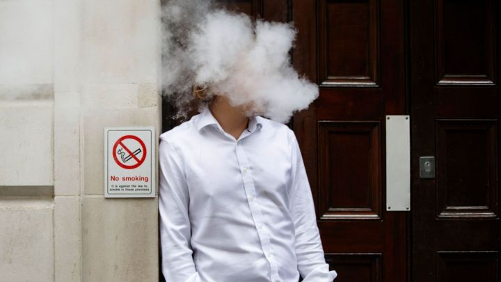 Подымить где попало уже не удастся: в ДНР запретили курение в общественных местах, на остановках и около магазинов