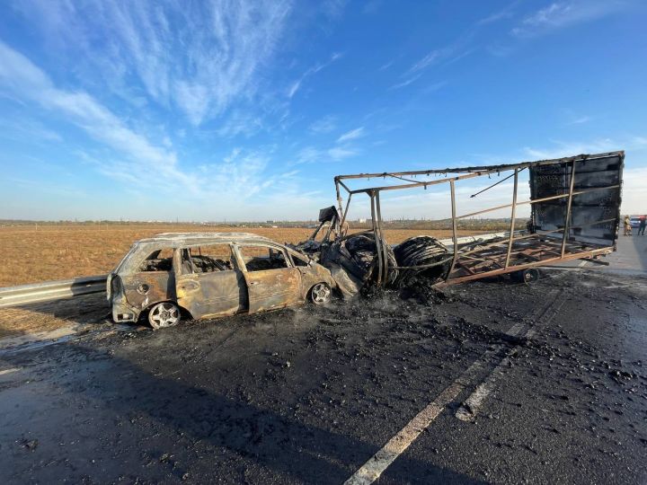 На трассе в ЛНР произошло смертельное ДТП: от столкновения лоб в лоб оба авто сгорели дотла
