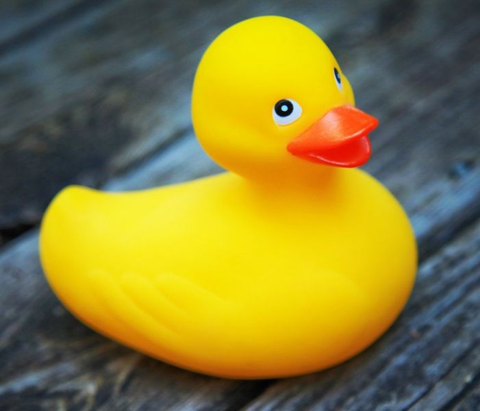 Подросток из Стаханова подобрал игрушку уточки, которая взорвалась прямо у его лица