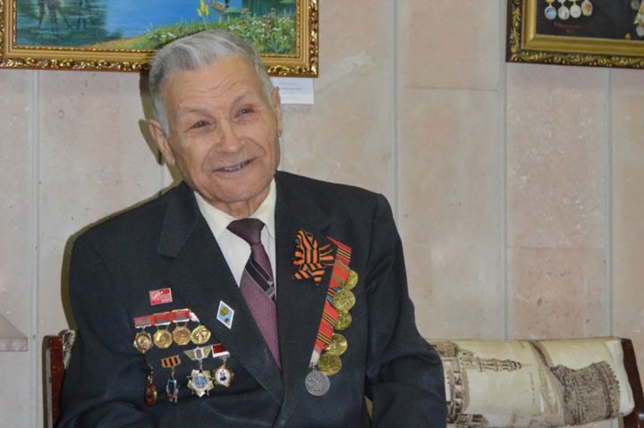 Памяти Ивана Мирошниченко - свердловчанина, основавшего киностудию «Горизонт»