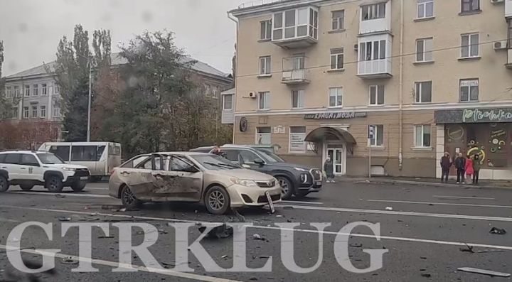 В центре Луганска прямо во время движения взорвался автомобиль