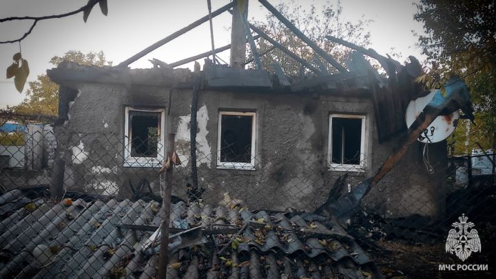 Любил курить в постели: в одном из сёл ЛНР на пожаре погиб пожилой мужчина