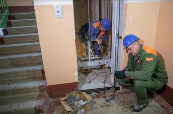 За семь лет в ЛНР обновят более 4 тысяч лифтов: конкретные цифры того, как будут проходить работы