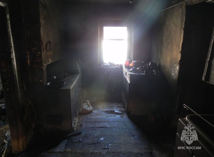 Молодой мужчина погиб при пожаре в Краснодонском районе: его погубило курение в доме