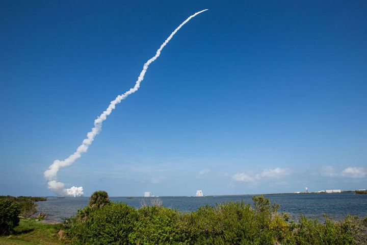 Жителей Ростовской области напугали звуки взрывов и следы на небе: что это могло быть?