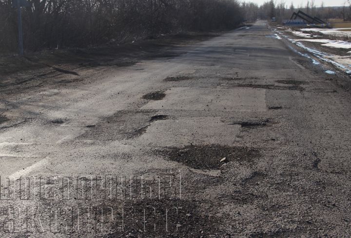 Зима ушла из Свердловска, а вместе с ней асфальт
