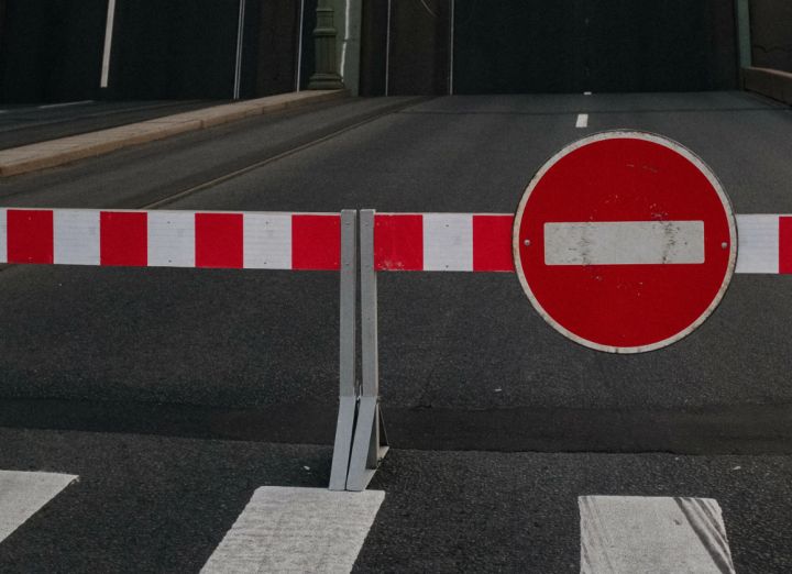 Внимание, жители! Часть Луганска перекрыта для проезда из-за атаки ВСУ