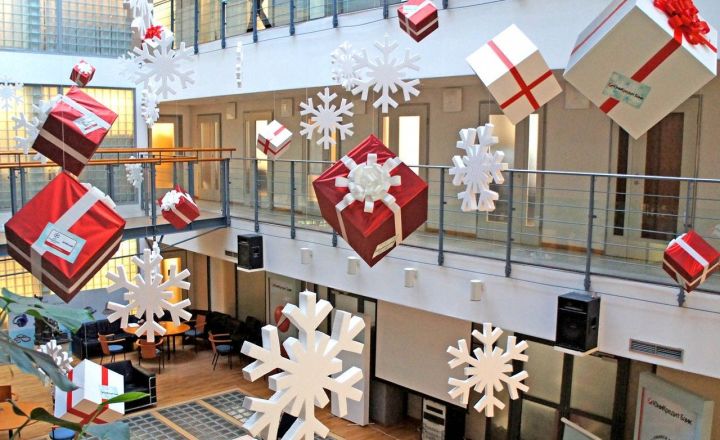 Луганчане накануне Нового года смогут выбрать самое креативное оформление магазинов и кафе