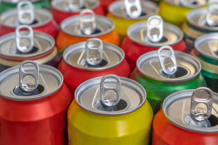 В России с прилавков исчезнет пиво в полулитровых банках: с чем это связано?