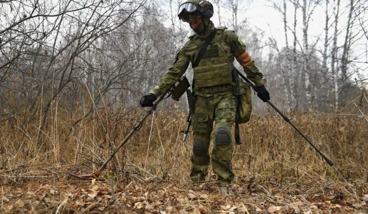 Могут быть слышны взрывы: сапёры ликвидируют последствия удара по окраине Луганска