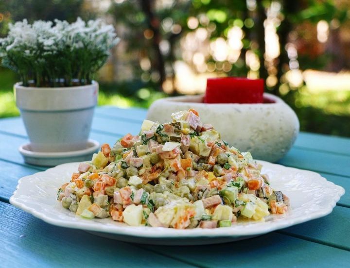 Цена выросла почти вдвое: во сколько жителям ЛНР обойдётся приготовление салата оливье?