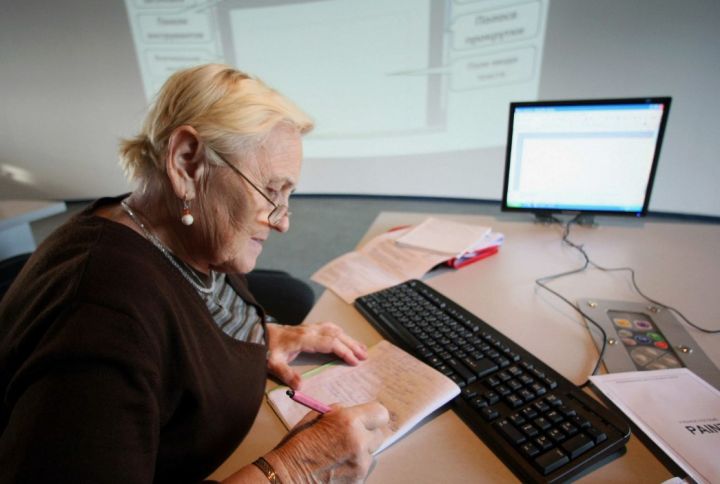 Должны ли пенсионеры продолжать работать? Результаты опроса среди жителей Свердловска