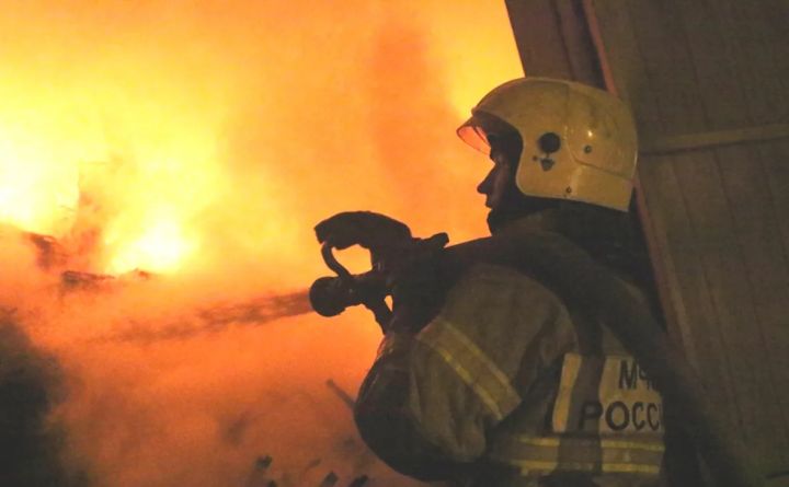 На центральном рынке Луганска сгорели два ларька