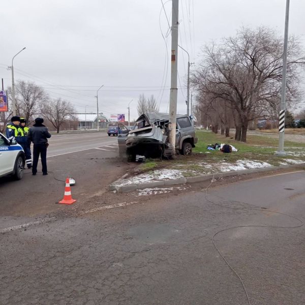 Авто всмятку: большая скорость стала причиной смерти водителя УАЗа в Луганске
