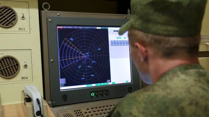 Ростовская область подверглась атаке: обломки сбитого беспилотника упали на детский сад