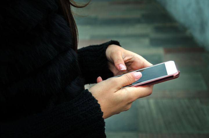 Внимание, опасная схема! Мошенники используют обман при помощи новогодних открыток в мессенджерах