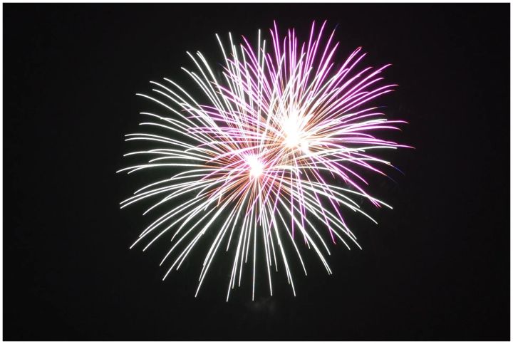 В ЛНР - совсем нельзя, а в других регионах РФ - обернётся штрафом: какая ответственность грозит за салюты в новогоднюю ночь?