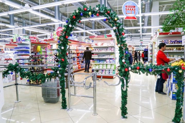 Без дефицита товаров и в обычном режиме: стало известно о работе магазинов Луганска в праздники