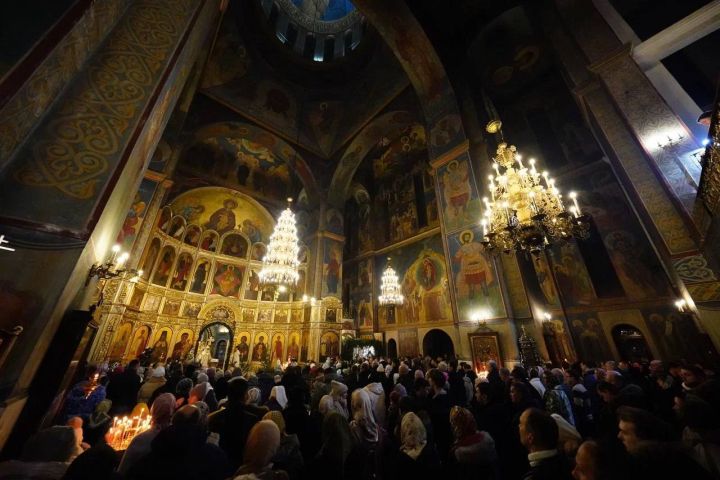 Православные верующие в ЛНР встретили 7 января Рождество Христово: запреты, приметы на погоду и здоровье