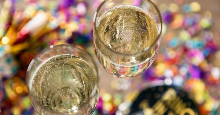 В России хотят запретить продавать детское шампанское