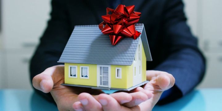 В ЛНР произошли изменения в оформлении дарения недвижимости: теперь это можно сделать только через нотариуса