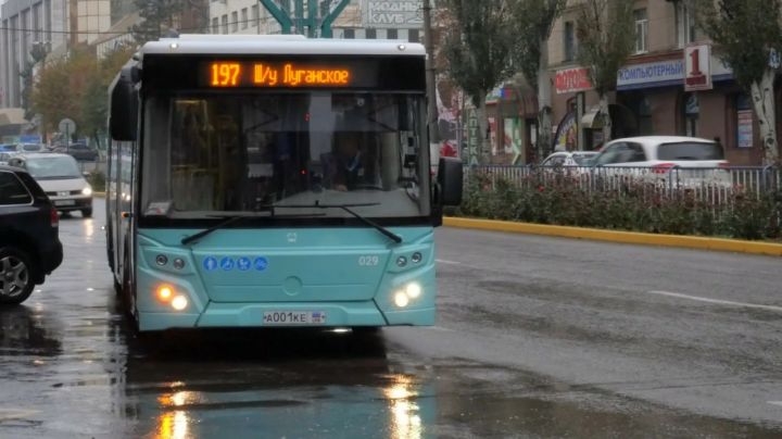 Цена выросла, но маршрутов больше не станет: когда увеличится частота курсирования автобусов в Луганске?