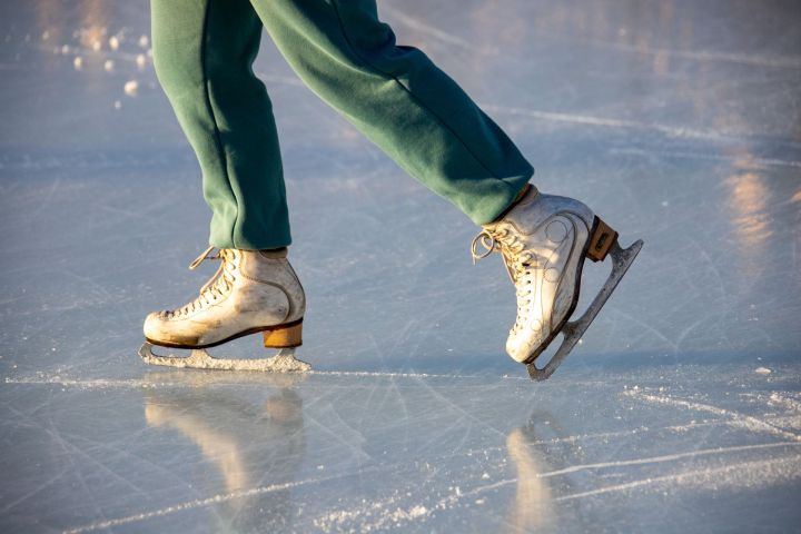 Кататься теперь только на «Пингвине»: Ледовая арена в Луганске прекратила прокат для посетителей