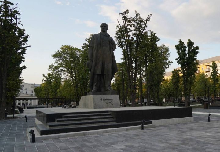 Памятник Шевченко могут перенести из луганского сквера Героев ВОВ