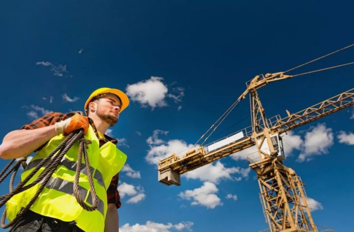 Зарплаты - от 100 тысяч: ТОП-10 самых высокооплачиваемых вакансий в ЛНР