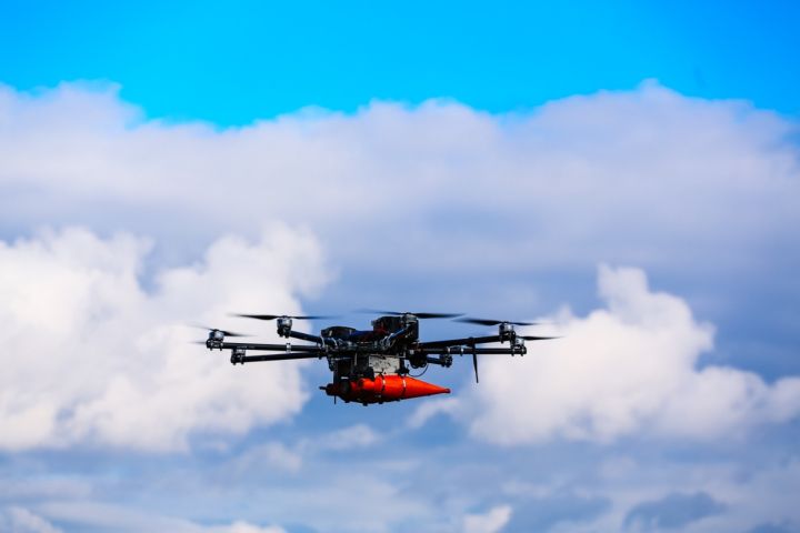 Украинский БПЛА ударил по территории ЛНР: горел жилой дом, есть пострадавшие среди мирных