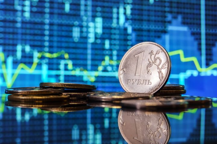 Доллар падает, а цены нет: экономист разъяснил, стоит ли ждать снижения стоимости продуктов в магазинах РФ