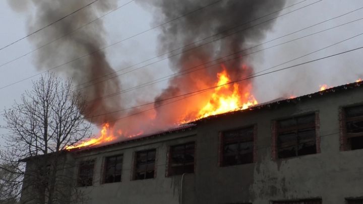 В Луганске горел бывший Дом офицеров
