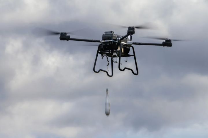 Беспилотник ВСУ атаковал пенсионерку в ЛНР: женщина находится в больнице