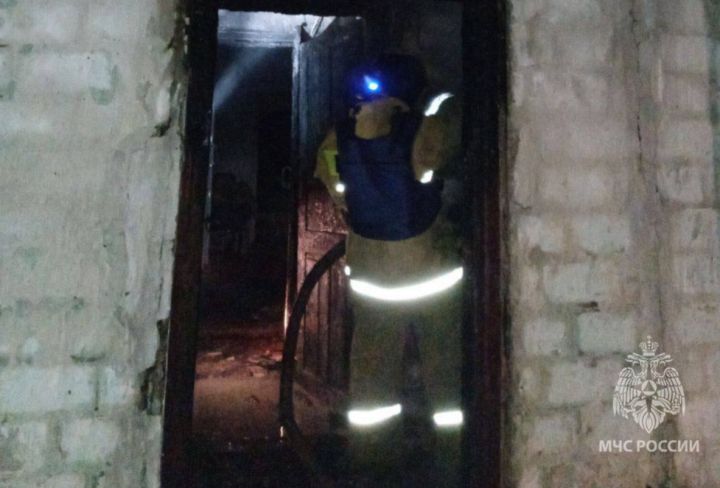 В ЛНР 87-летняя пенсионерка едва не задохнулась от пожара в собственном доме: её спасла находчивость мужчины